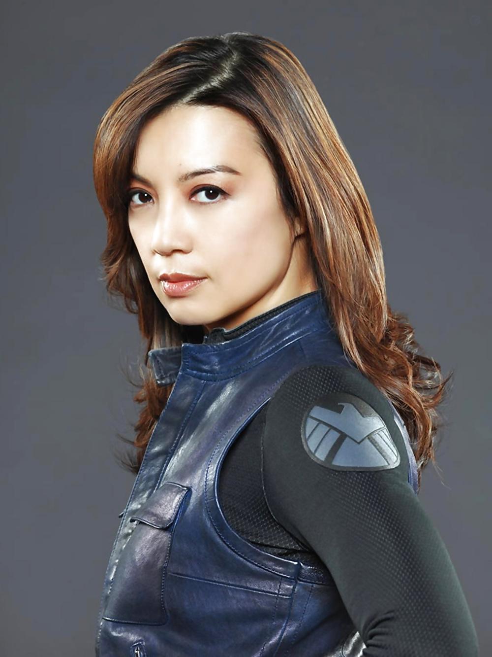 25P Ming-Na - Oriental Milf celeb - stunning at age 50