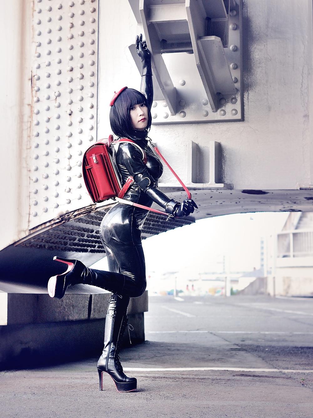 21P Latex school girl