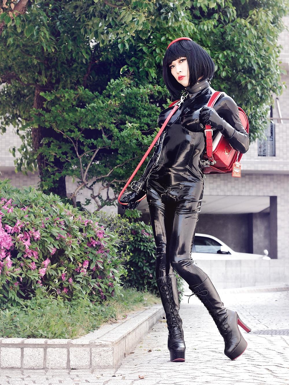 21P Latex school girl
