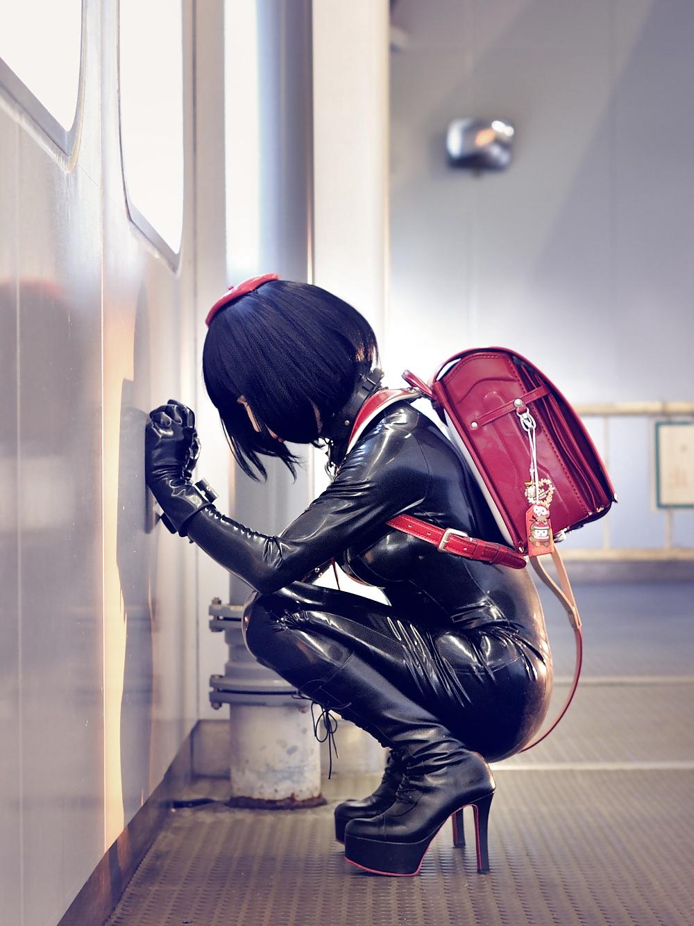 21P Latex school girl