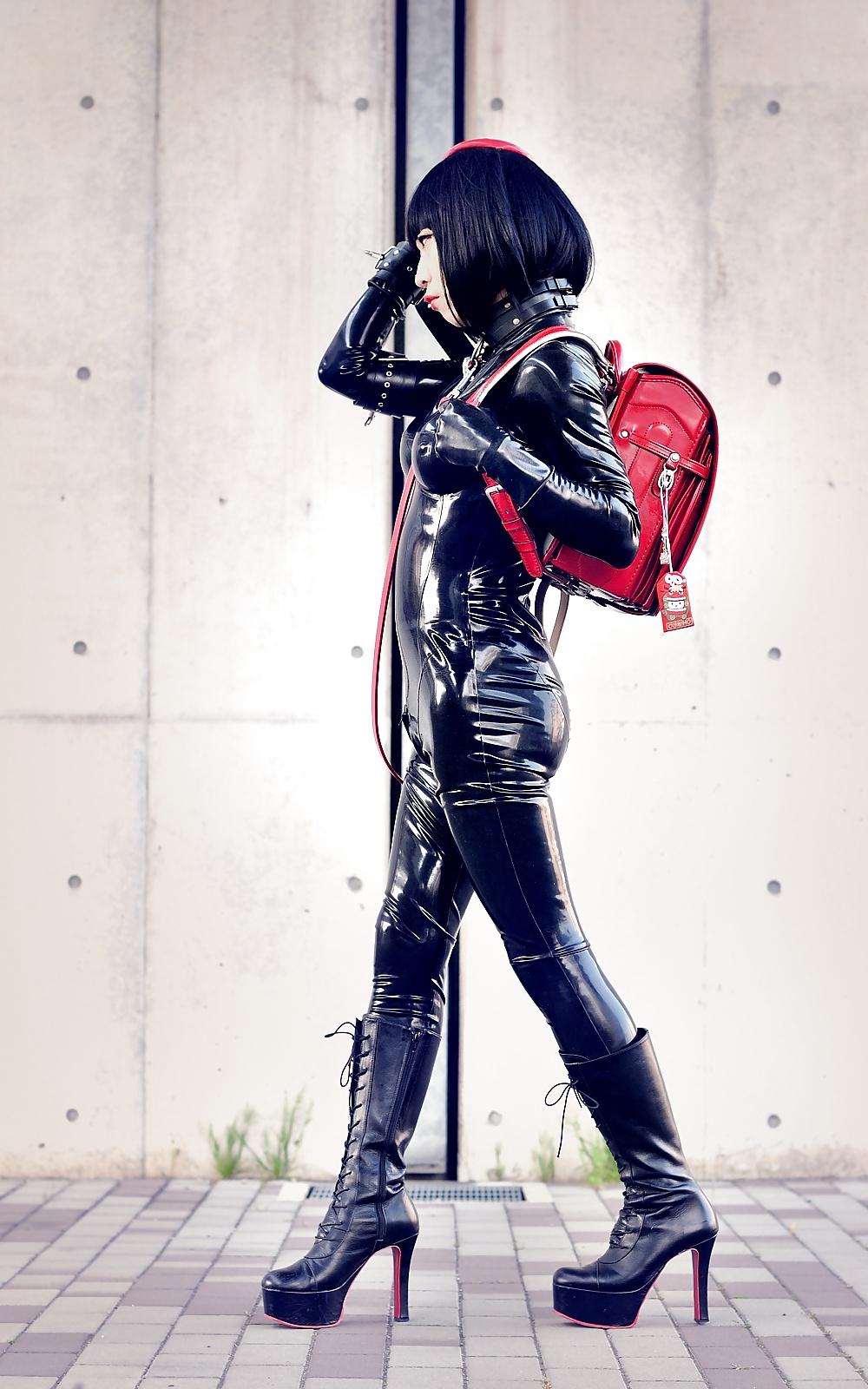 21P Latex school girl