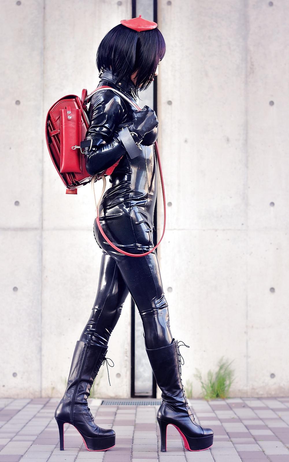 21P Latex school girl