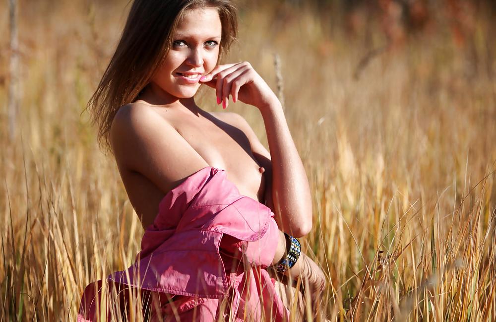 25P Sexy skinny blond russian model