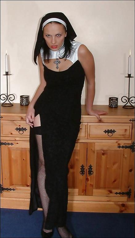 14P Sexy Nonne in Aktion