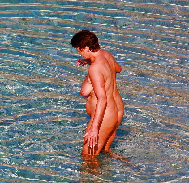 25P Mature Nudist Ladies 3