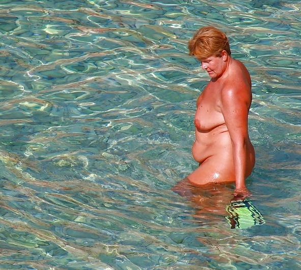 25P Mature Nudist Ladies 3