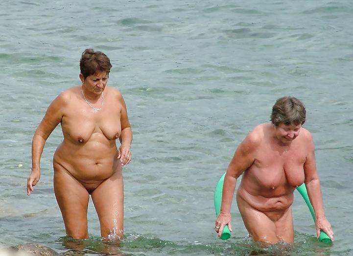 18P Mature Nudist Ladies 1