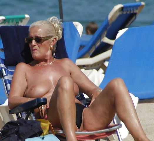 18P Mature Nudist Ladies 1