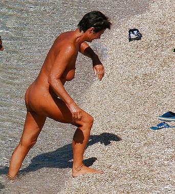 25P Mature Nudist Ladies 5
