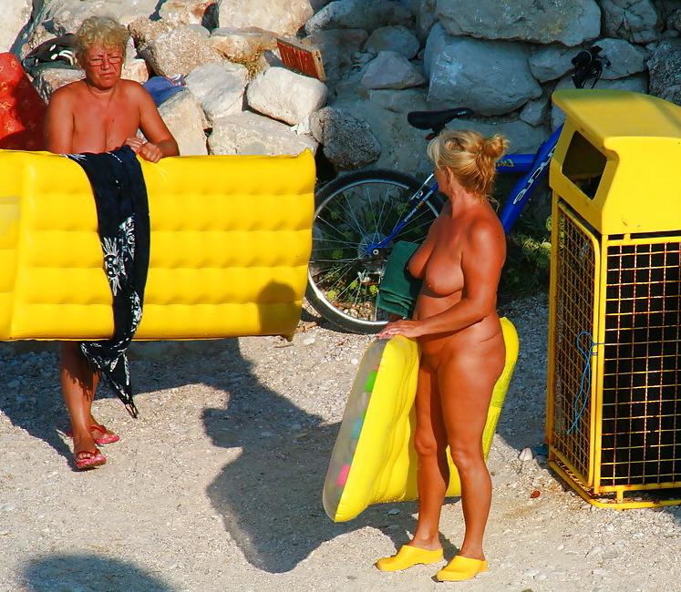 25P Mature Nudist Ladies 5