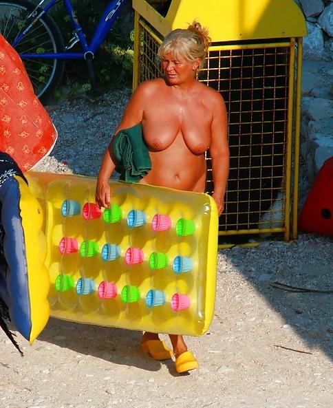 25P Mature Nudist Ladies 5
