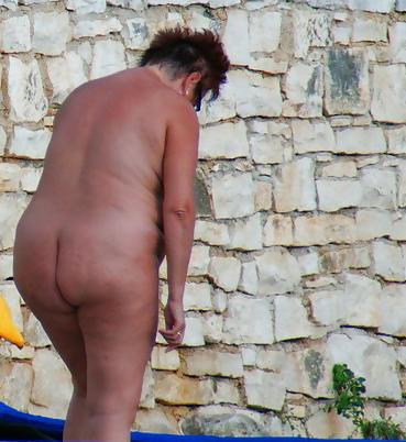 25P Mature Nudist Ladies 5
