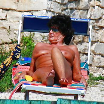 25P Mature Nudist Ladies 5