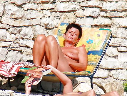25P Mature Nudist Ladies 5