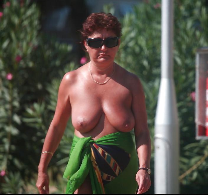 25P Mature Nudist Ladies 6
