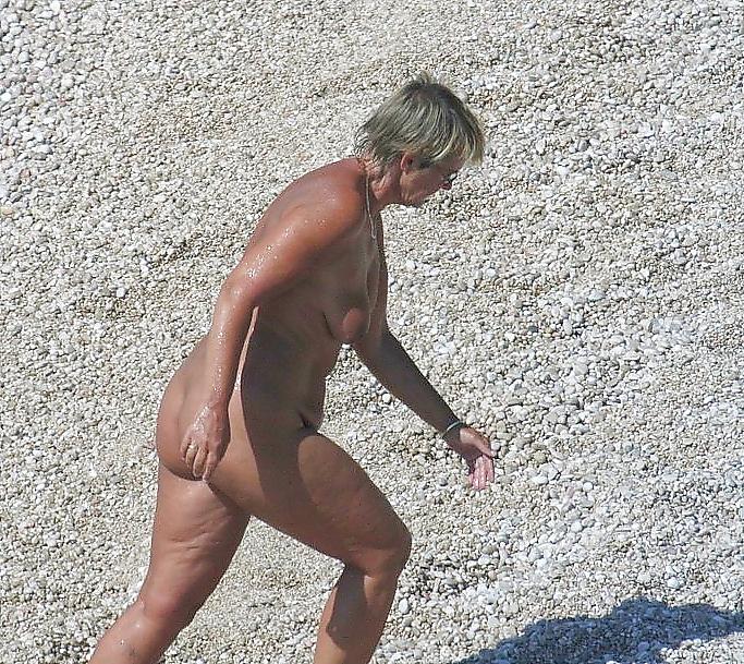 25P Mature Nudist Ladies 6