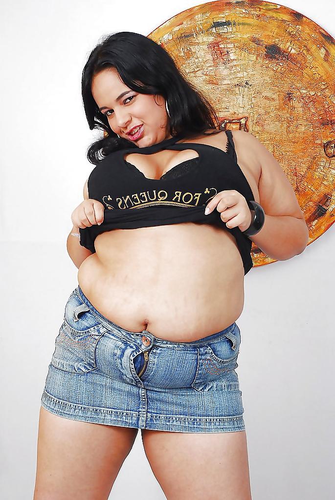 16P Cute Latina Plumper