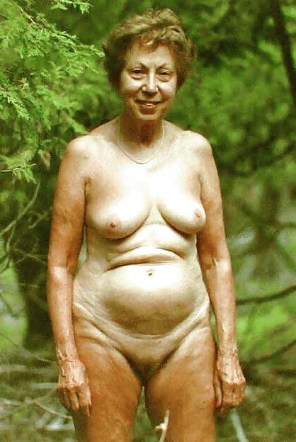 25P Mature Nudist Ladies 8