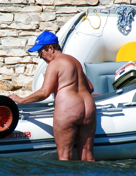 25P Mature Nudist Ladies 8