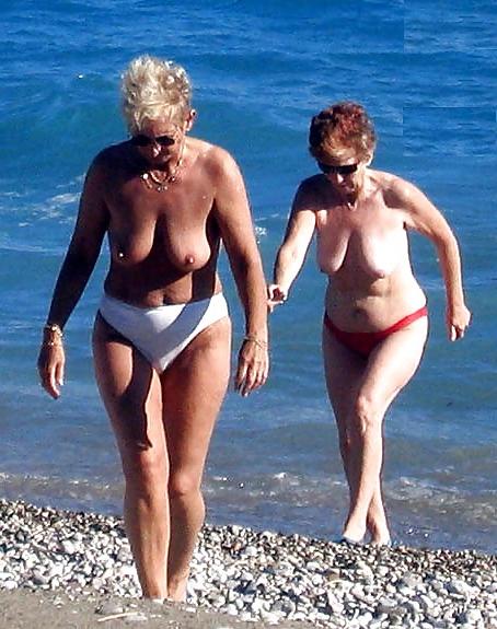 25P Mature Nudist Ladies 8