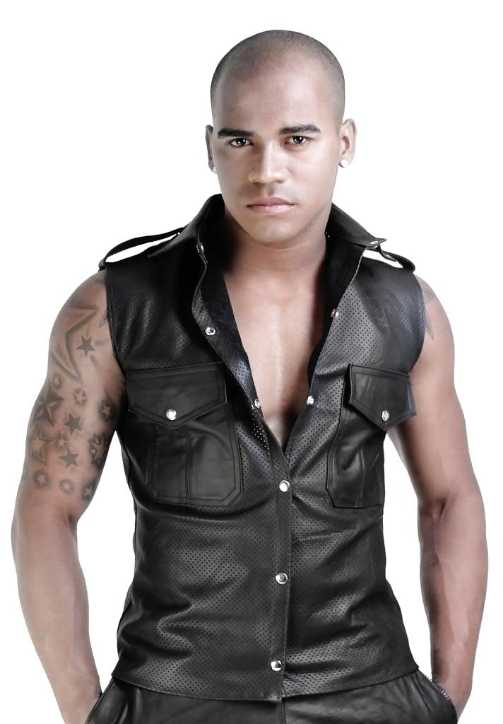 25P Men in leather, rubber or latex