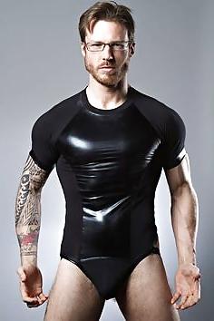25P Men in leather, rubber or latex