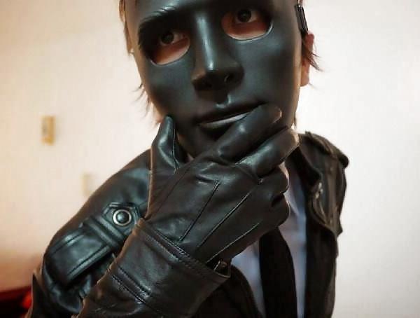 25P Men in leather, rubber or latex