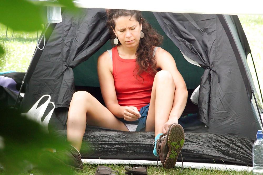 25P Voyeur Camping Naked Girl With Hairy Pussy