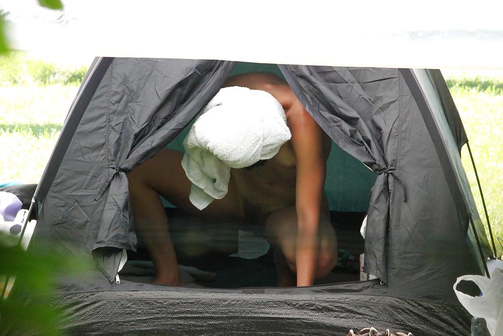 25P Voyeur Camping Naked Girl With Hairy Pussy
