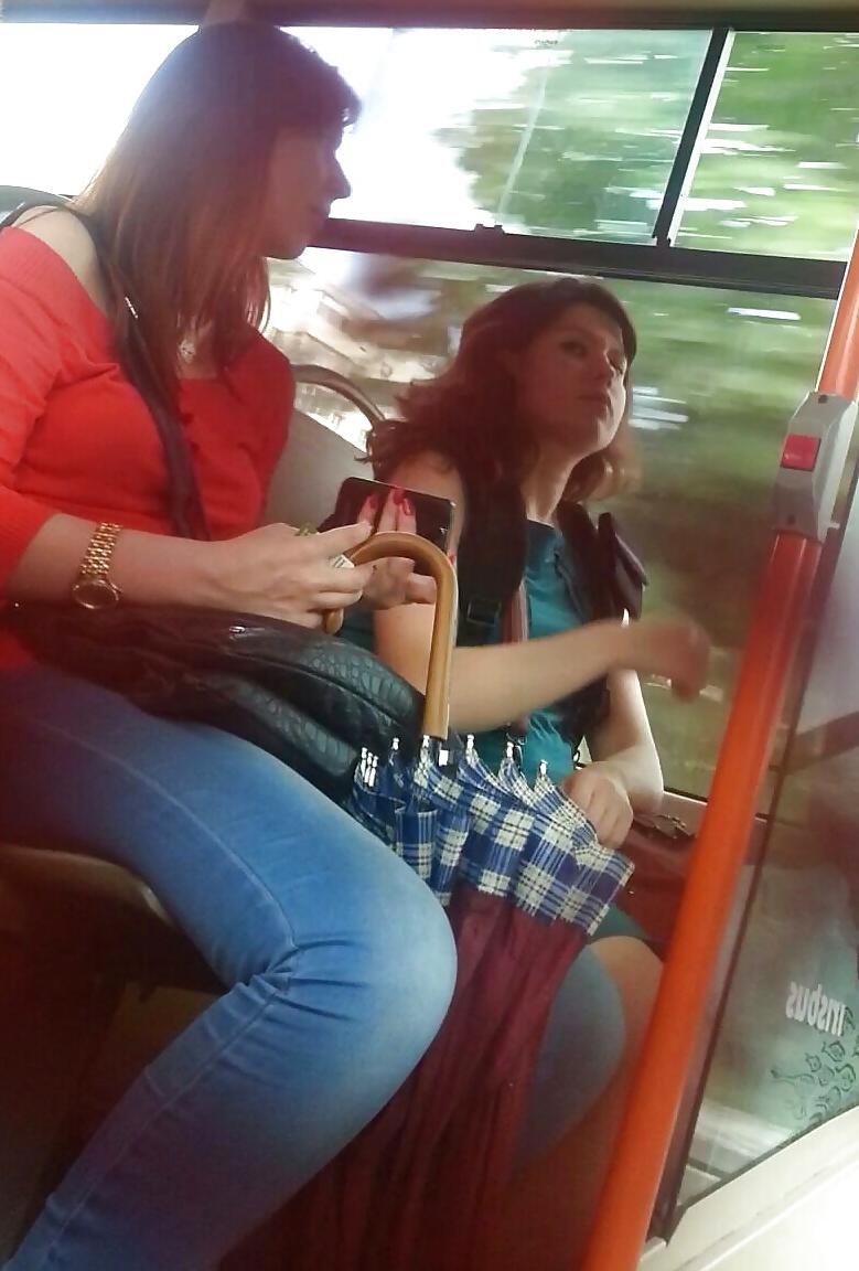 25P Spy old + young in bus romanian