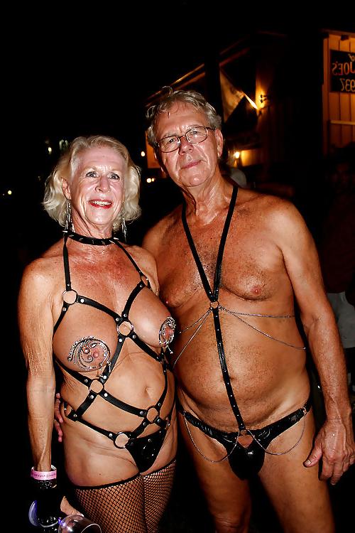25P Lovly see older ladys in leather, pvc ,latex