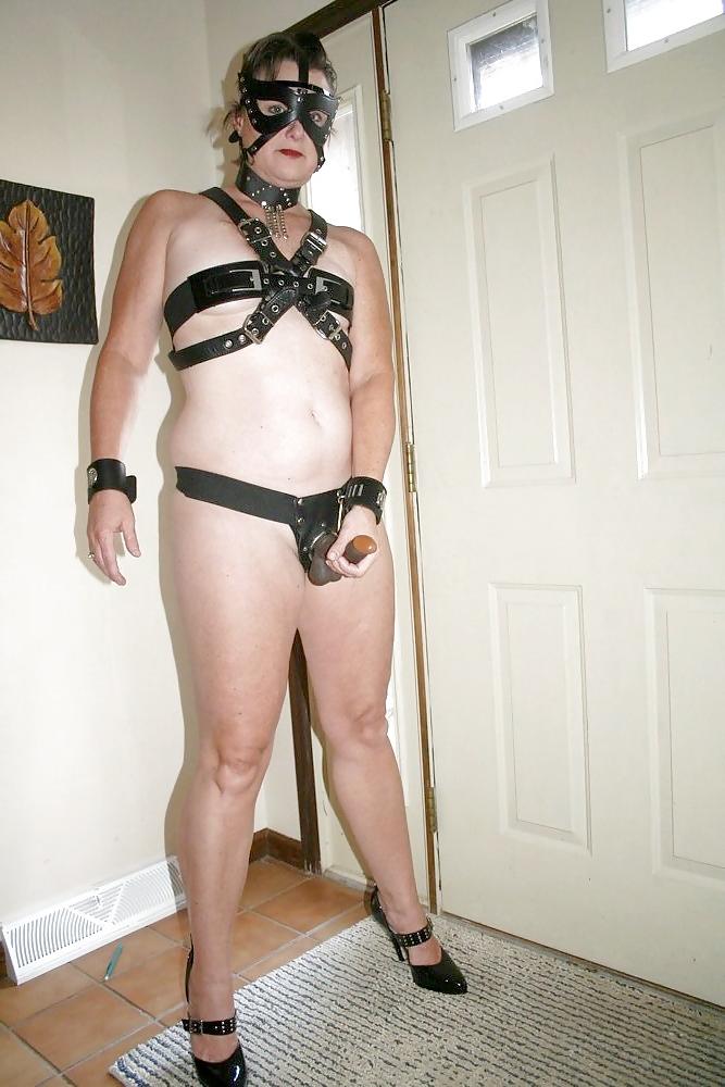 25P Lovly see older ladys in leather, pvc ,latex