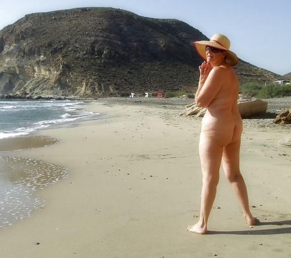 18P Mature Nudist Ladies 14