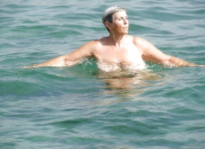 18P Mature Nudist Ladies 14