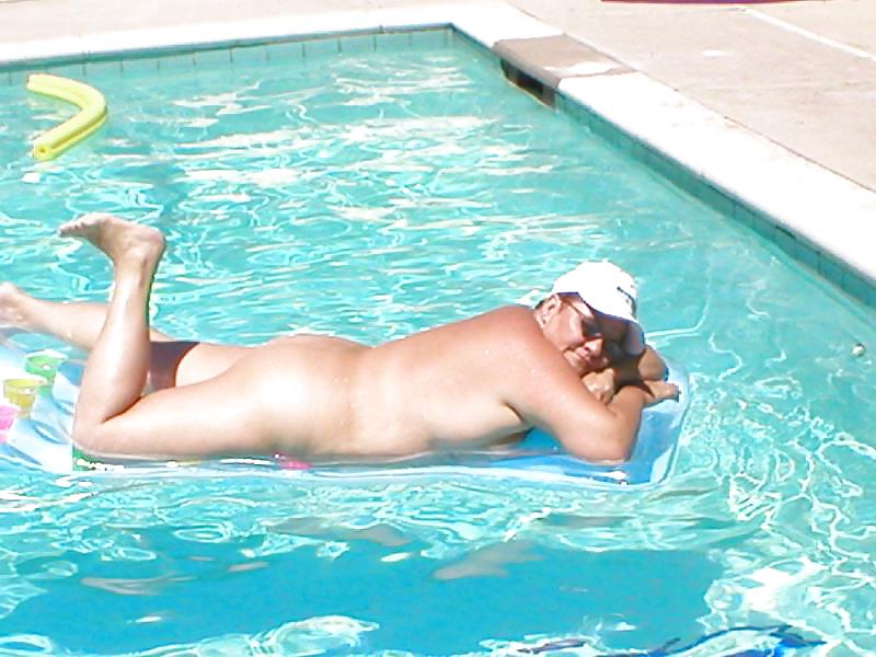25P Mature Nudist Ladies 15