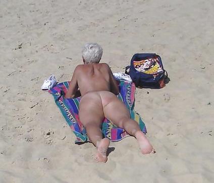 25P Mature Nudist Ladies 15