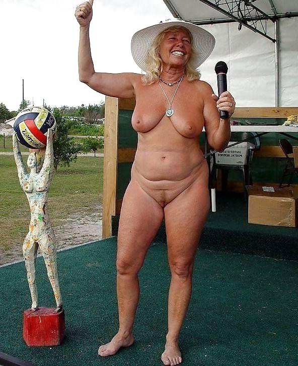 25P Mature Nudist Ladies 11