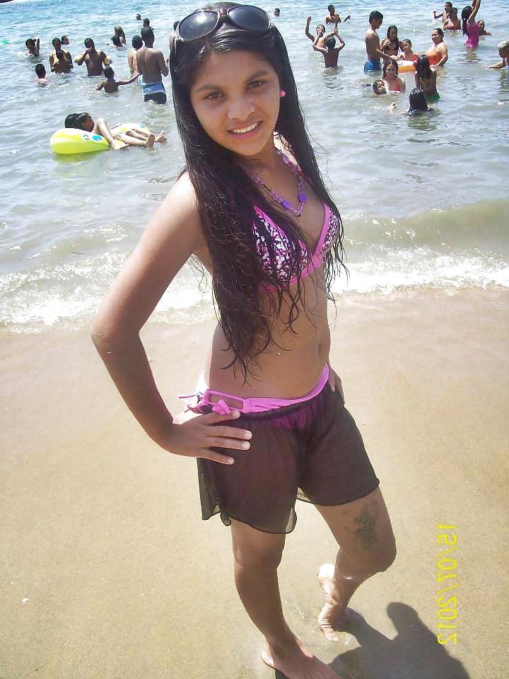 25P COLEGIALAS CALIENTES LATINAS