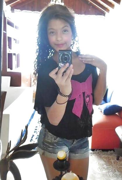 25P COLEGIALAS CALIENTES LATINAS