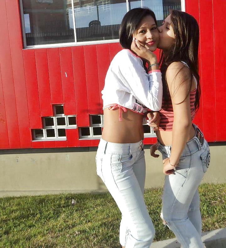 25P COLEGIALAS CALIENTES LATINAS