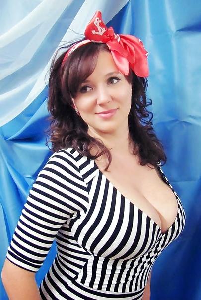 23P A busty russian escort hard comment plz