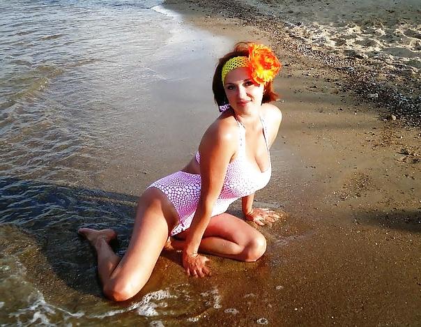 23P A busty russian escort hard comment plz