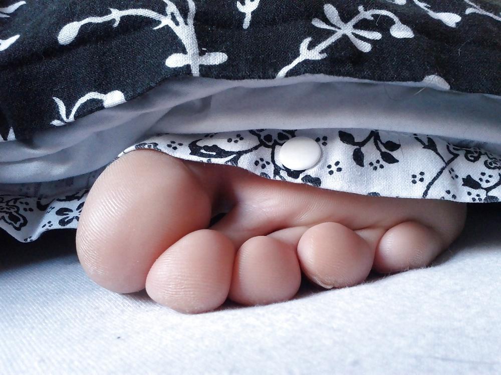 25P Foot Fetish 15