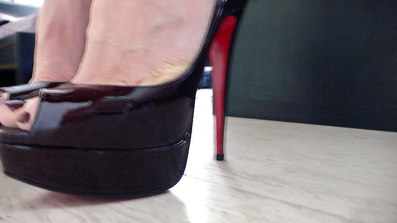 16P MABEL'S FEET