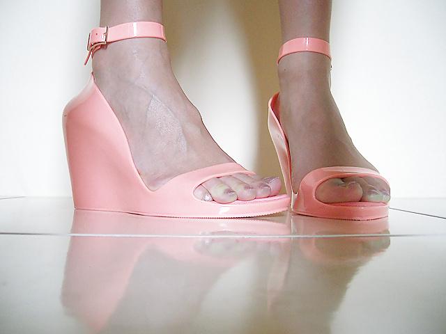 16P MABEL'S FEET