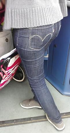 12P Tight Levi's Jeans Candid on bus