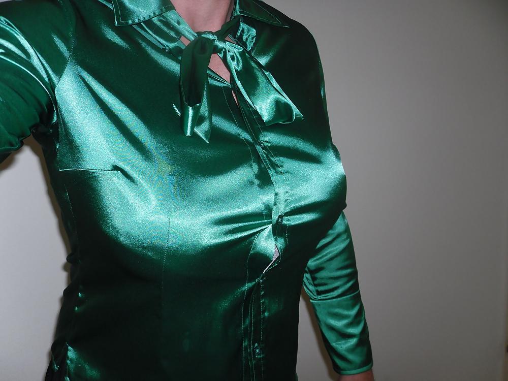 25P Satin slut with pantyhoses and big tits