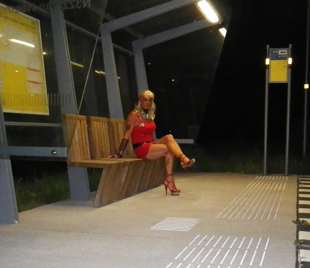9P At the busstop