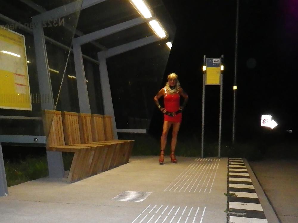9P At the busstop