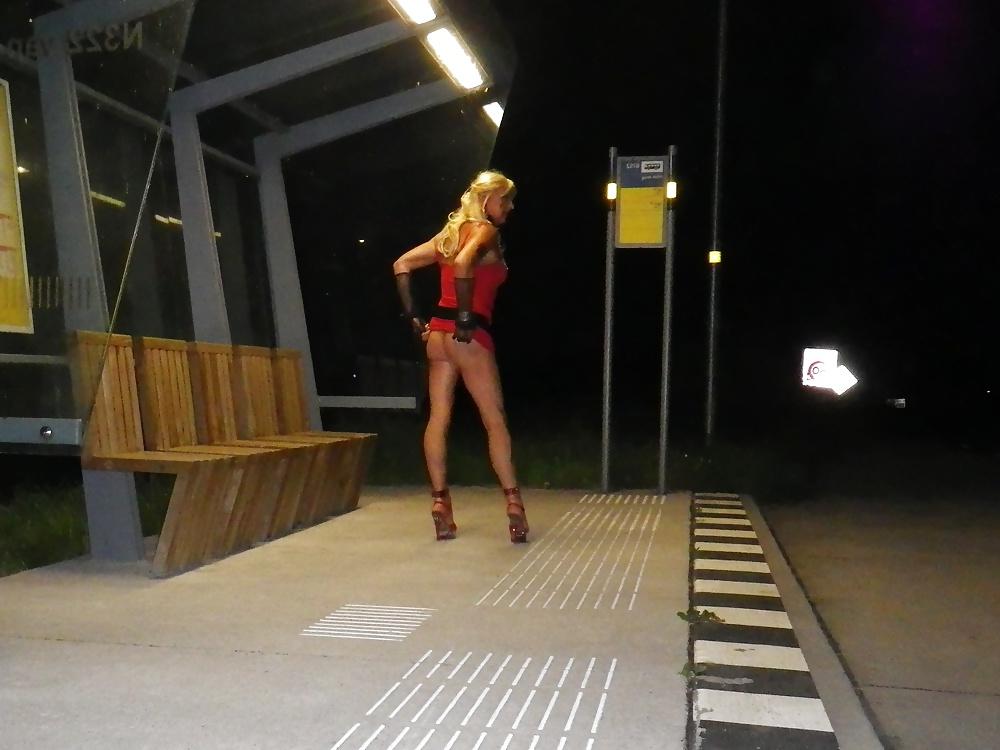 9P At the busstop